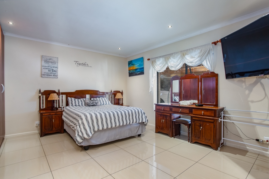 4 Bedroom Property for Sale in Nuwe Uitsig Western Cape